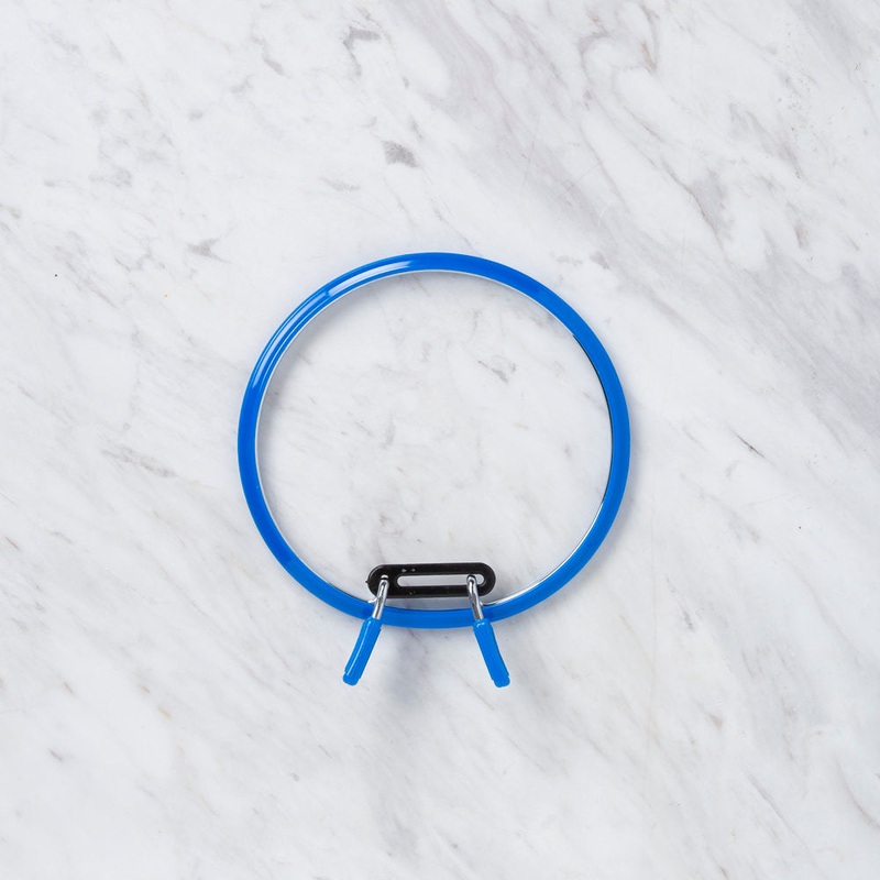 Nurge Metal Spring Tension Ring with Blue Plastic Frame Embroidery Hoop, 126 mm