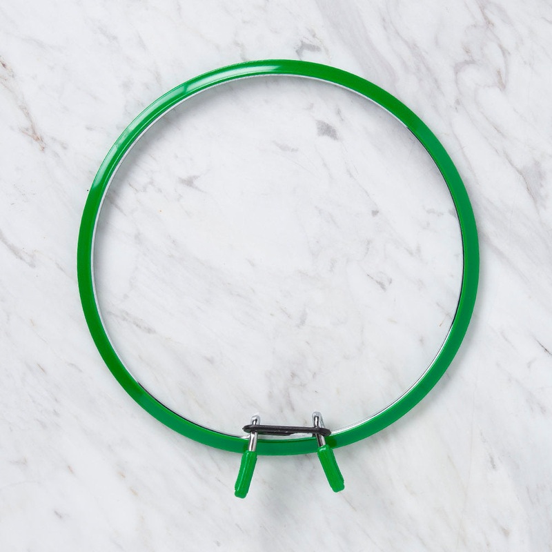 Nurge Metal Spring Tension Ring with Green Plastic Frame Embroidery Hoop, 195 mm