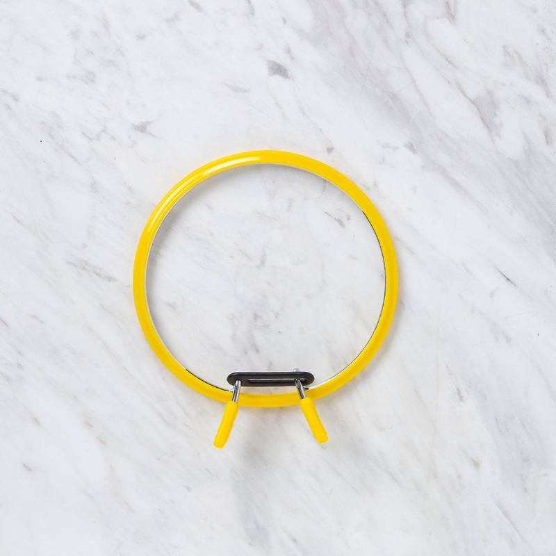 Nurge Metal Spring Tension Ring with Yellow Plastic Frame Embroidery Hoop, 126 mm