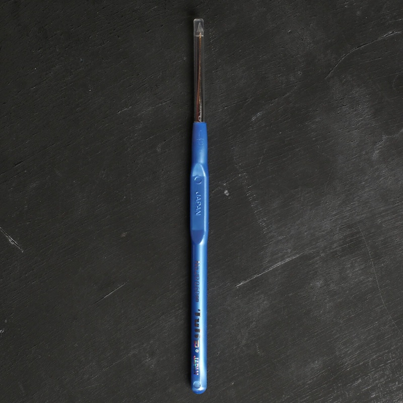 Tulip 0.60 mm No.20 Crochet Hook with Plastic Handle, Blue – T-9G