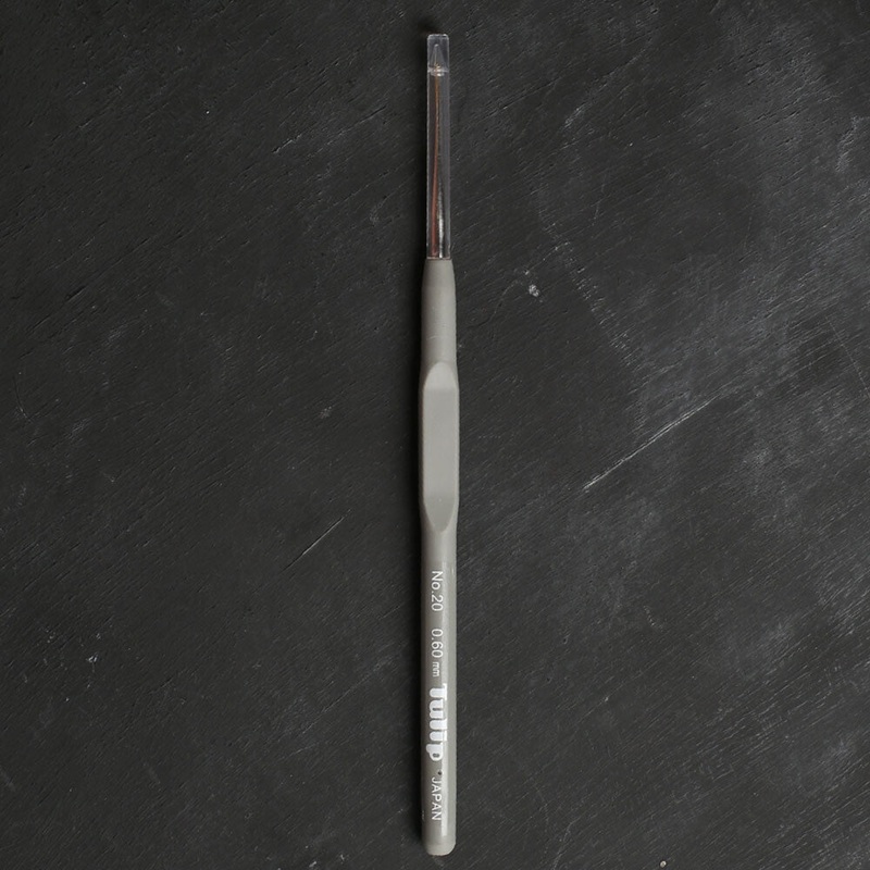 Tulip No.20 0.60 mmCrochet Hook with Plastic Handle, Grey – T-9GE