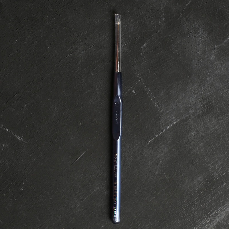 Tulip No.21 0.55 mm Crochet Hook with Plastic Handle, Grey – T-9G