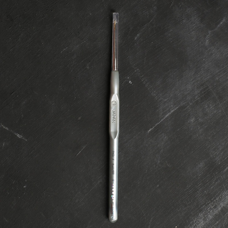 Tulip No.7 1.30 mm Crochet Hook with Plastic Handle, Grey – T-9G