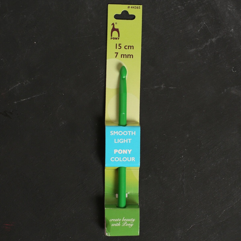 Pony Colour 7 mm 15 cm Plastic Crochet Hook, Green – 44365