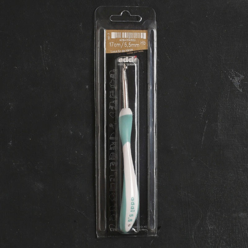 Addi Swing Maxi 5.5 mm 17 cm Ergonomic Crochet Hook, Light Blue – 141-7