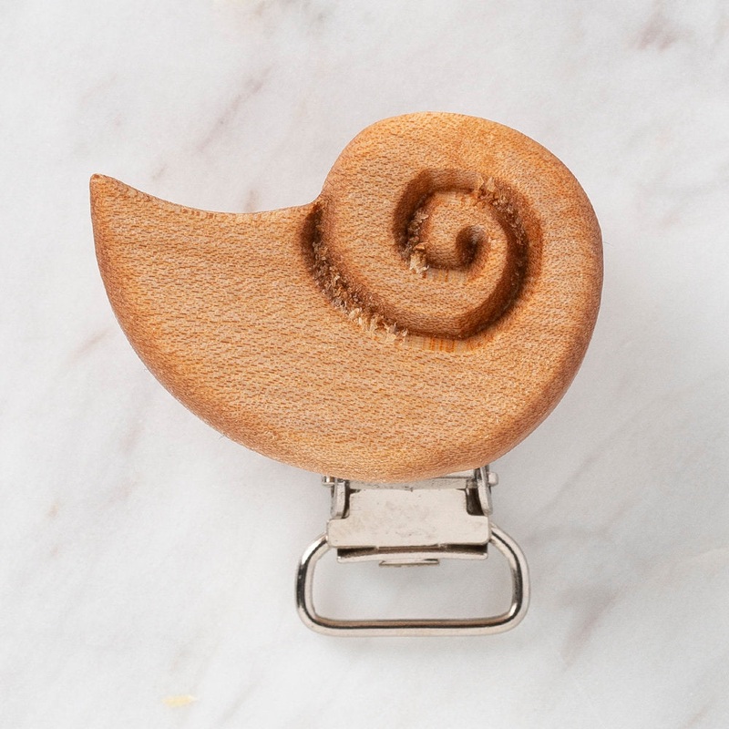 Hobi Baby Snail Shaped Organic Wooden Pacifier Clip – FK01
