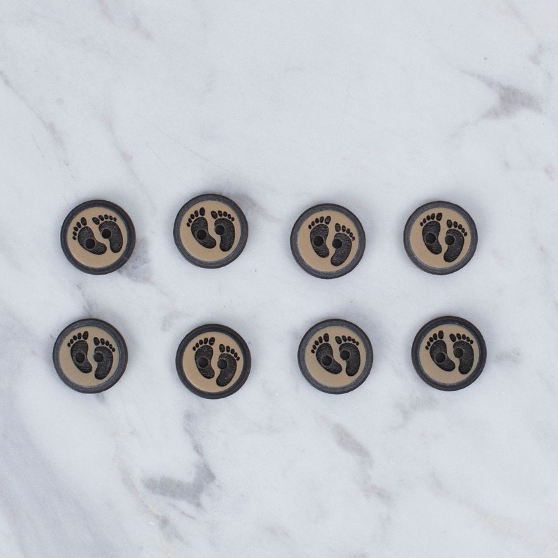 Loren Crafts 8 Pack Footprint Button – 16