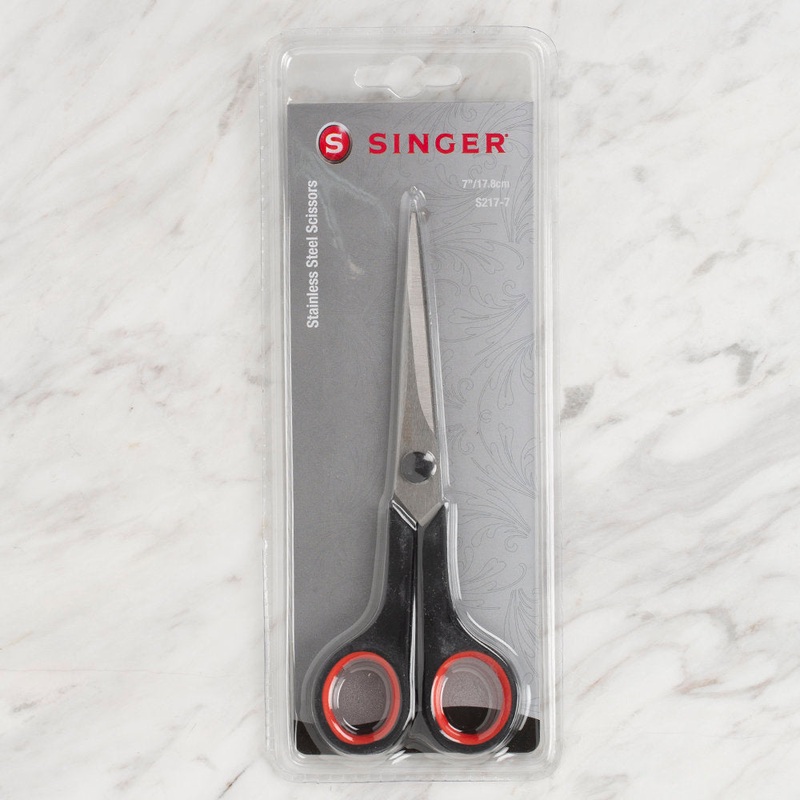 Singer Black Handled Scissors – S217-7