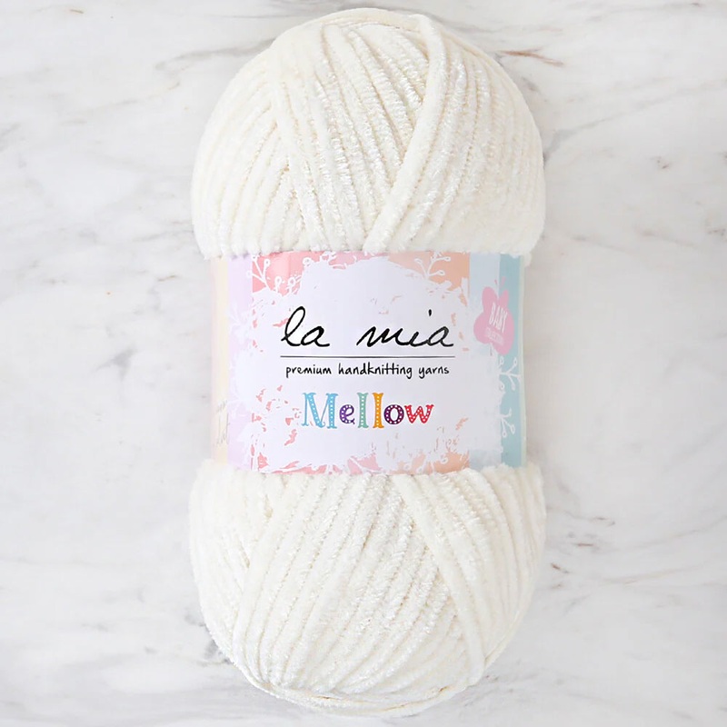 La Mia Mellow Chenille Yarn, Cream – 910