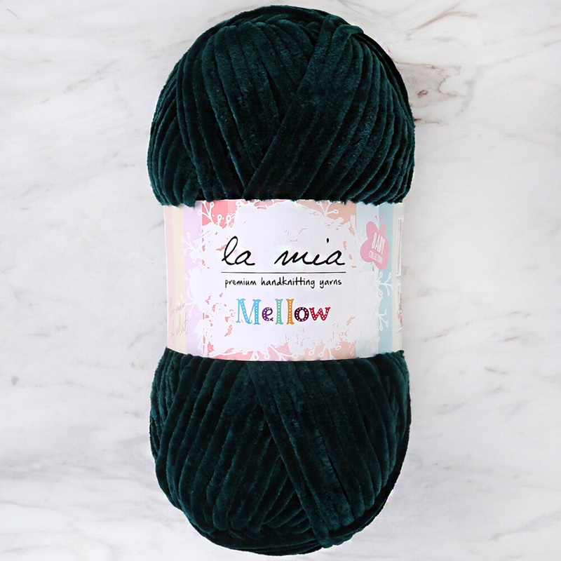 La Mia Mellow Chenille Yarn, Dark Green – 946
