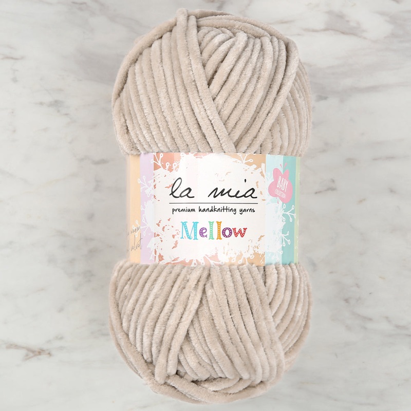 La Mia Mellow Chenille Yarn, Beige – 943