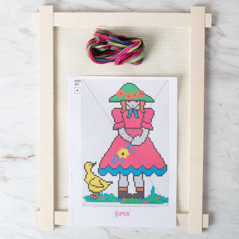 Loren Cross Stitch Kit, Girl and Duck – Kod:227