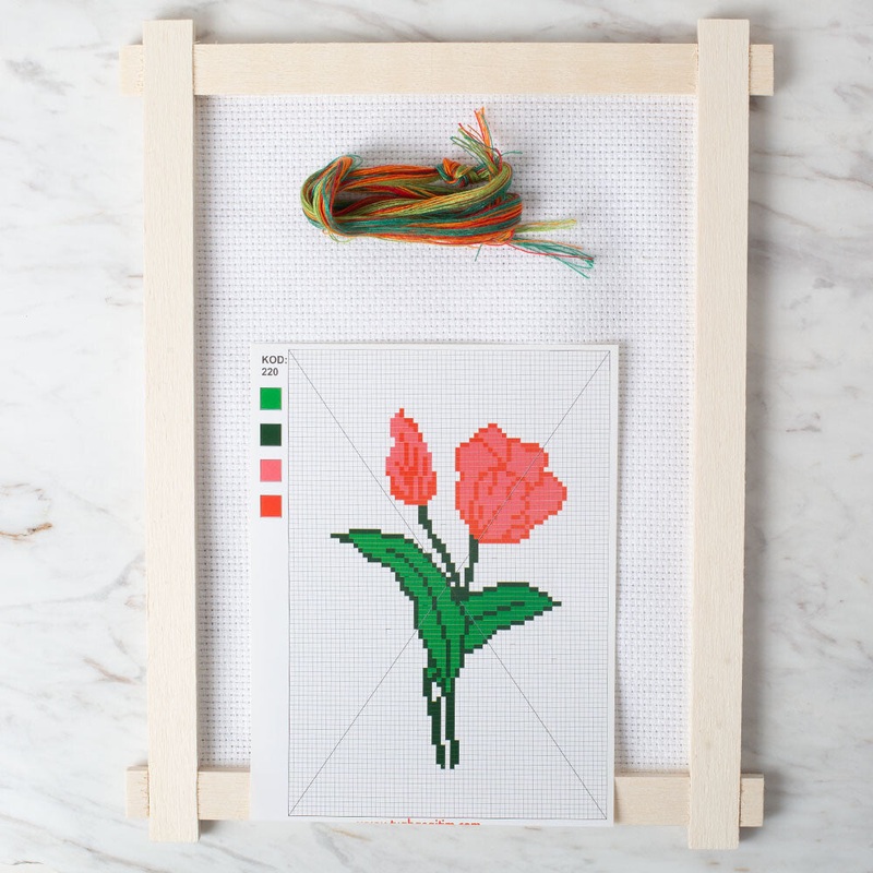 Loren Cross Stitch Kit, Tulip – 220
