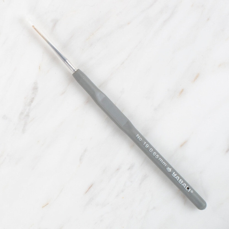 Yabal Golden Tip Elastic Handle No. 19 0.65mm Crochet Hook, Grey