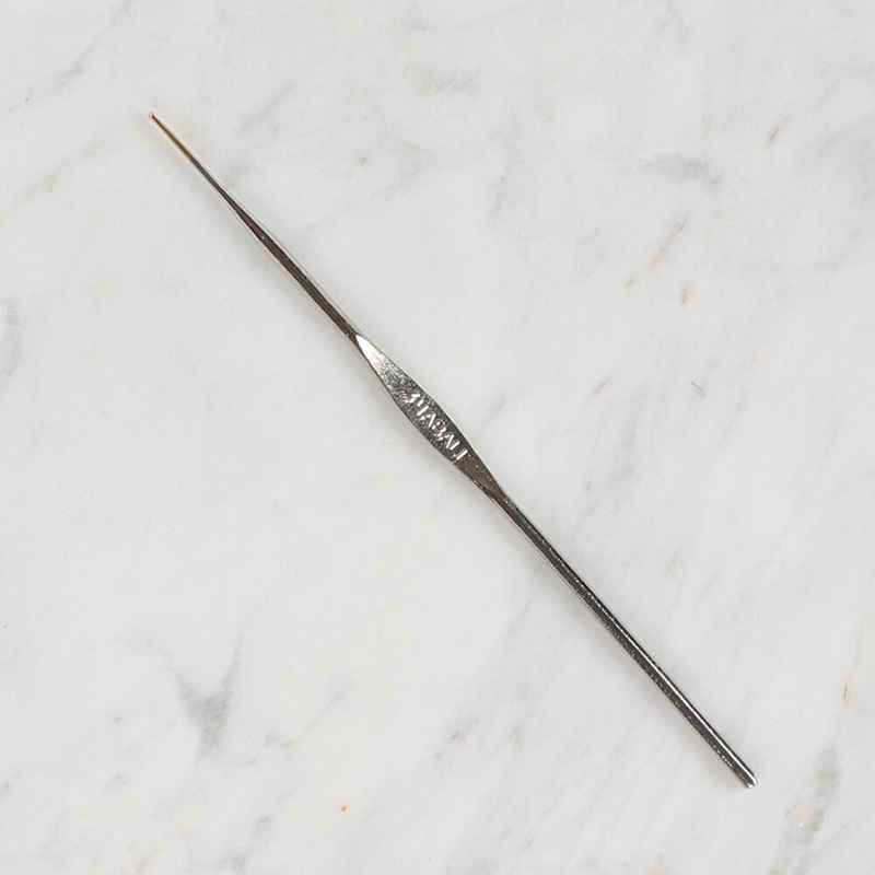 Yabal Golden Tip Metal Handle No. 17 0.75mm Crochet Hook