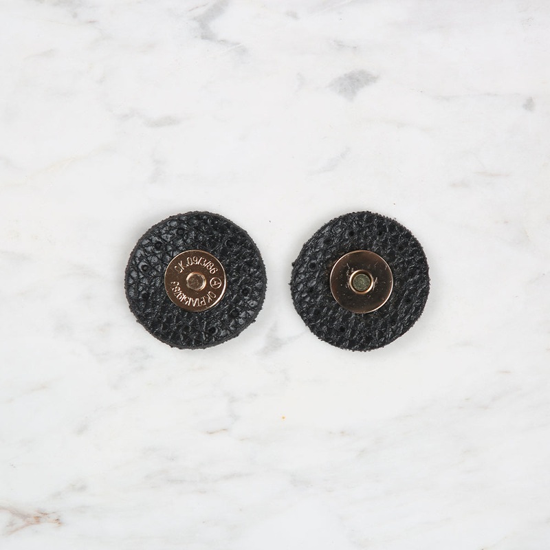 Knitme Round Magnet 4×4 cm Black BA-0059