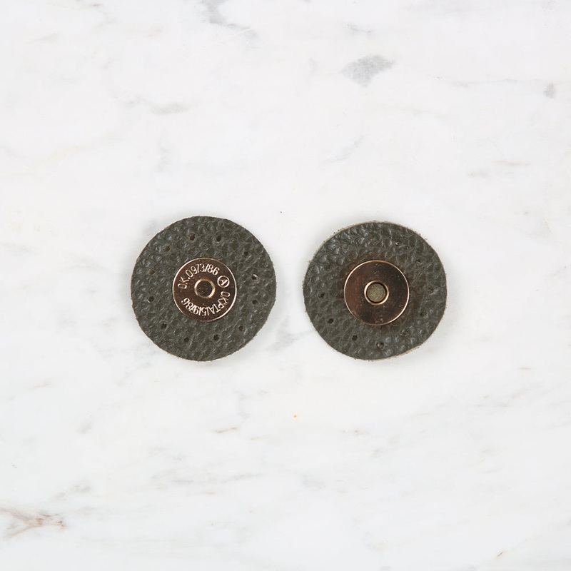 Knitme Round Magnet 4×4 cm Khaki BA-0059