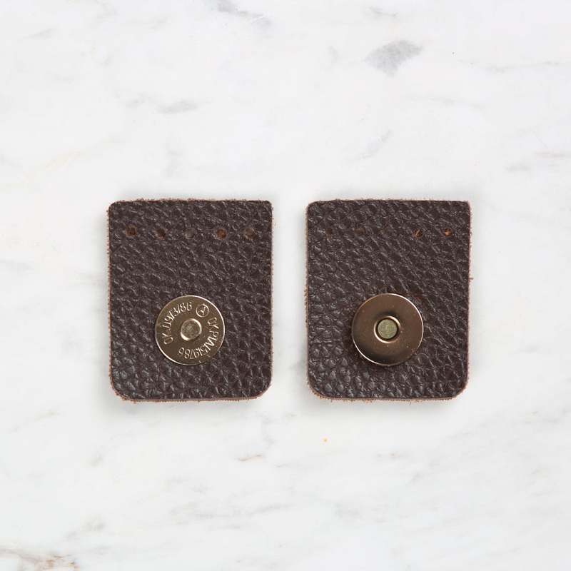 Knitme Square Magnet 4×4.5 cm Brown BA-0046