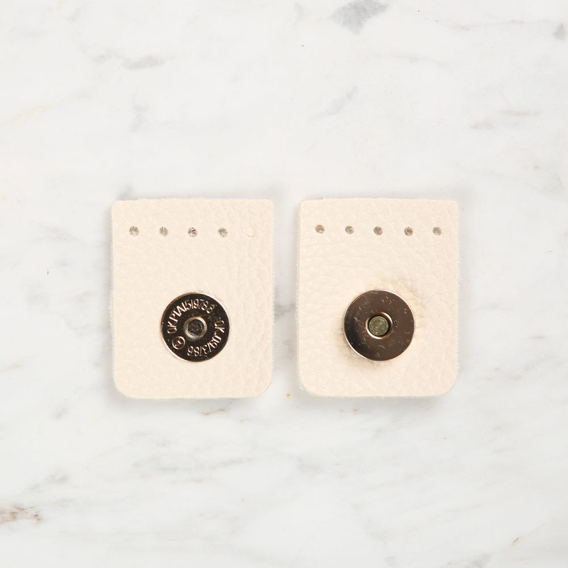 Knitme Square Magnet 4×4.5 cm Cream BA-0046