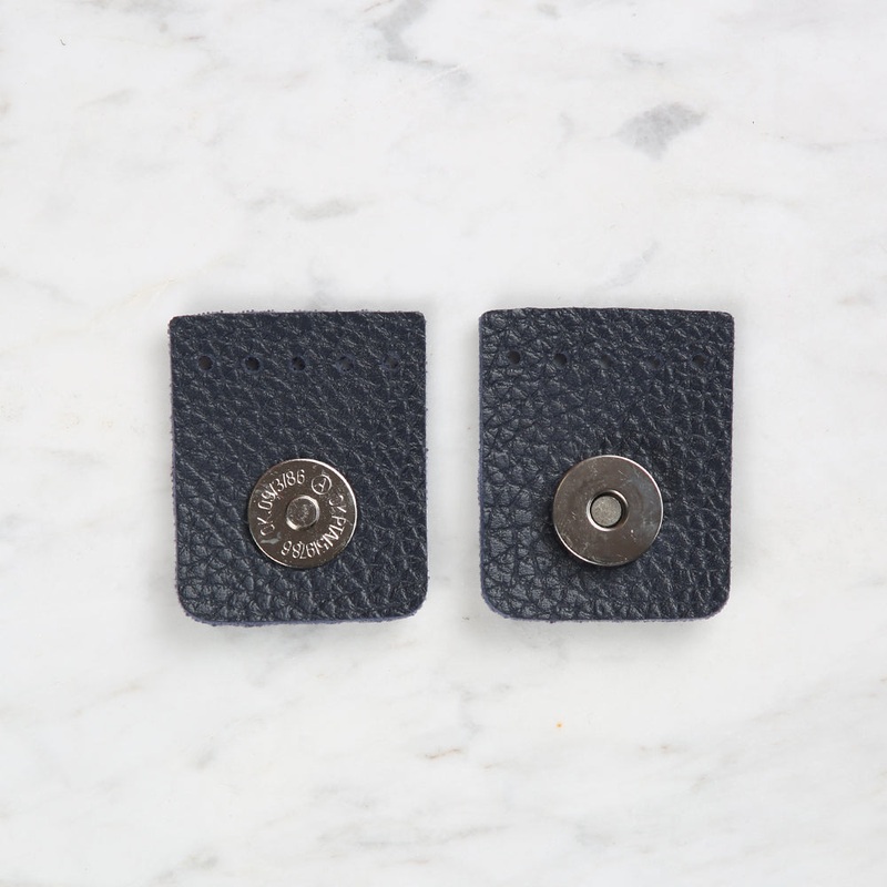 Knitme Square Magnet 4×4.5 cm Navy Blue BA-0046