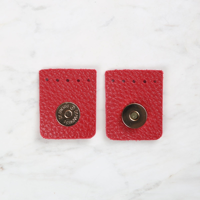 Knitme Square Magnet 4×4.5 cm Red BA-0046
