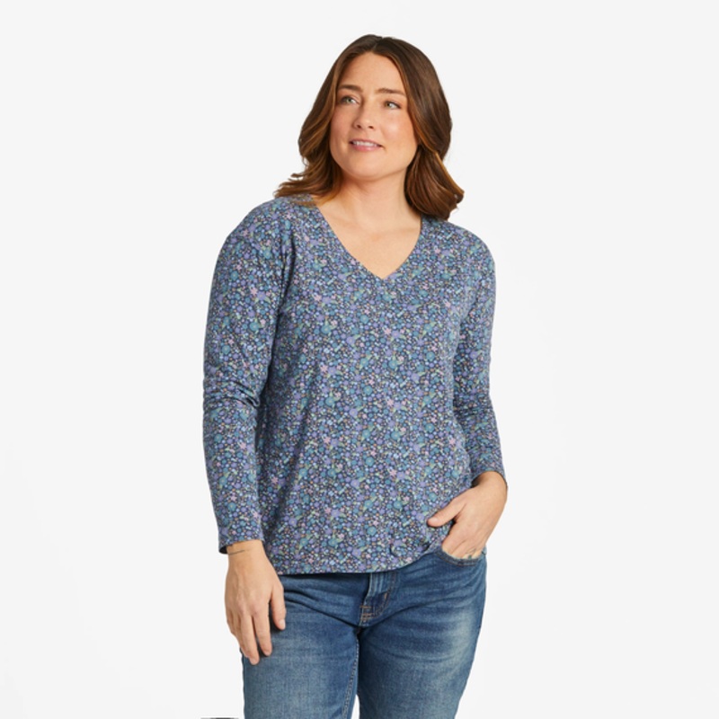 Women’s Ditsy Floral Pattern Long-Sleeve Crusher-LITE Easy Vee – Darkest Blue
