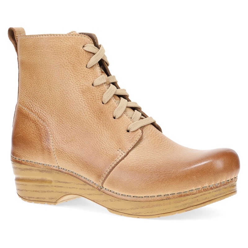 Women’s Sigourney Distressed Boot – Honey