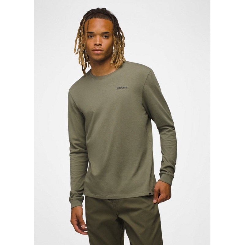 Men’s Everyday Graphic Long-Sleeve Tee – Rye Green Standard