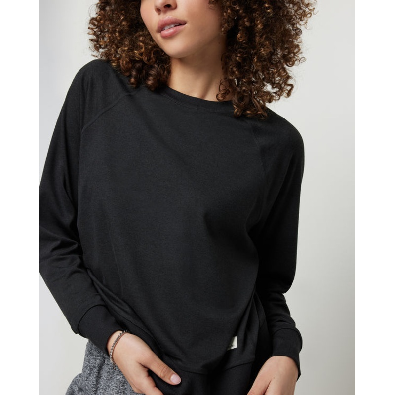 Women’s Long-Sleeve Halo Crew – Black Heather