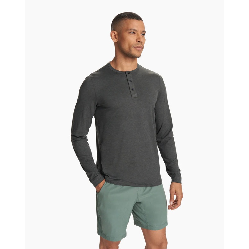 Men’s Long-sleeve Ease Performance Henley